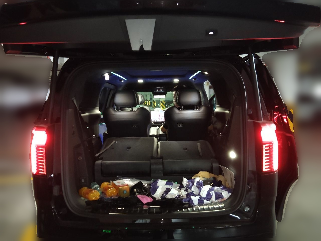 Zeekr 009 2024 Six-Seat Executive Version 4WD 108 kWh — снимка 16