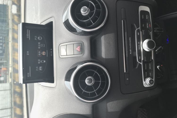 Used Audi A1 2016 30 TFSI Sportback Design Fashion Edition Audio And AC Panel