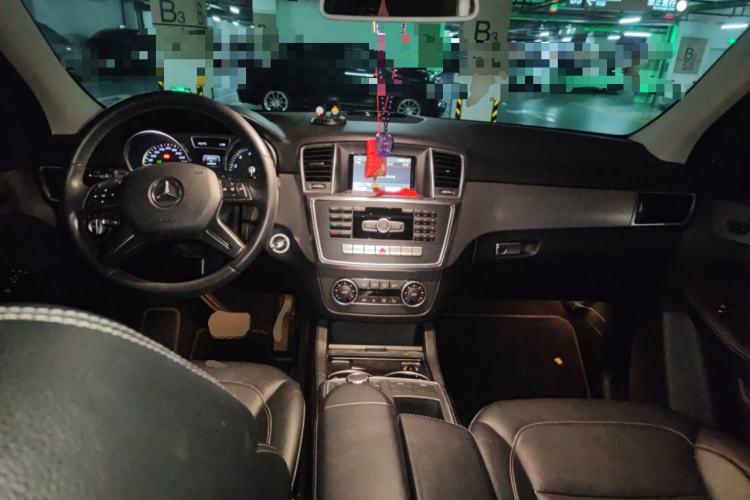 Used Mercedes-Benz M-Class 2014 ML 320 4MATIC Center Console