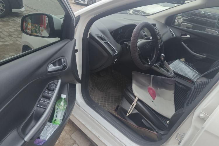 Used Ford Focus 2018 Hatchback Classic EcoBoost 180 Automatic Sport Edition Driver Seat