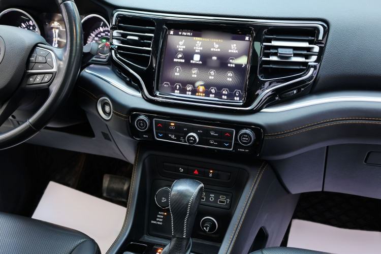 Used Jeep Grand Commander 2018 2.0T Four-Wheel Drive Smart Enjoyment Version China V Emission Standard
