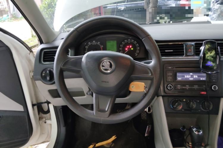 Used Skoda Rapid 2015 1.6L Automatic Smart Selection Model
