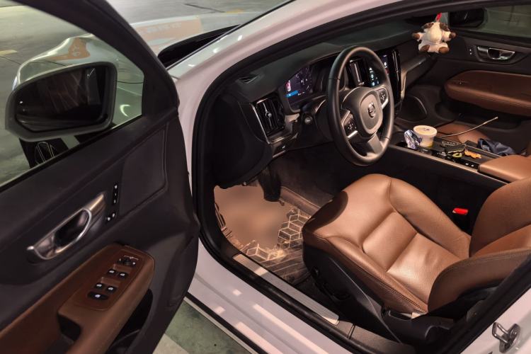 Used Volvo S60 2025 B4 Zhiyi Luxury Edition
