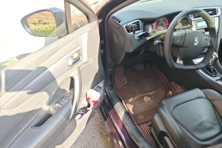 Used DS 5LS 2014 1.8L Elegant Edition VTi140