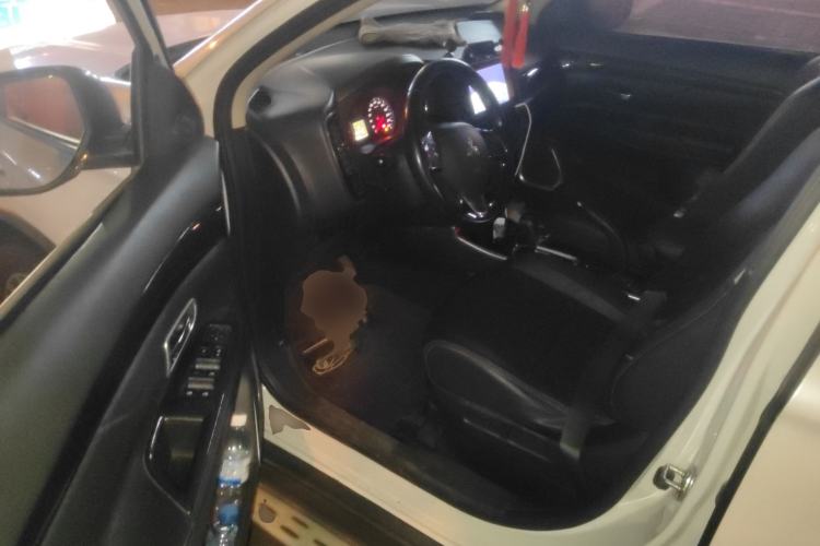 Used Mitsubishi Outlander 2017 2.0L Two-Wheel Drive Glory Edition 5 Seats