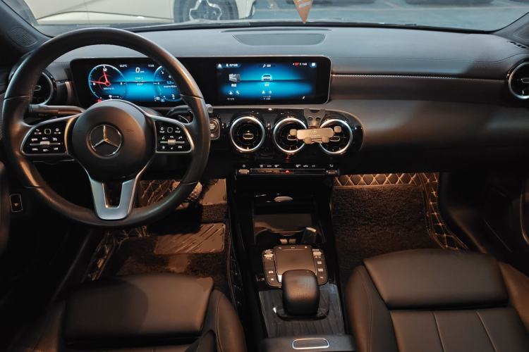 Used Mercedes-Benz A-Class 2020 Facelift A 180 L Sport Sedan Special Configuration Center Console