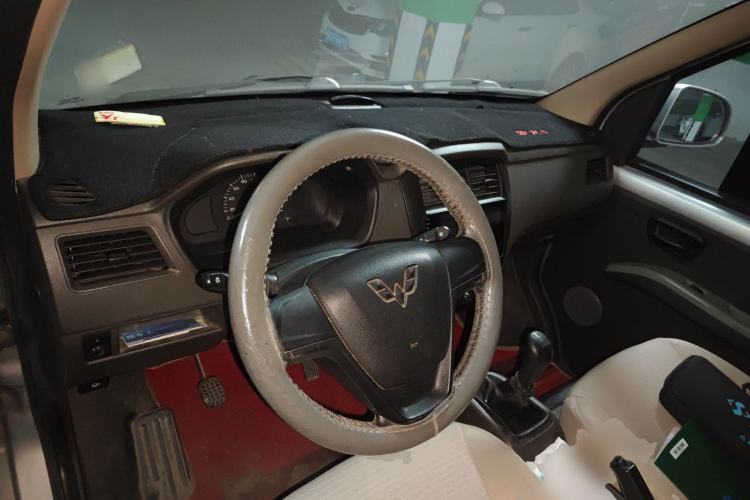 Used Wuling Rongguang S 2021 1.2L Standard Model Window-Sealed Car with Air Conditioning 2 Seats LSI Center Console