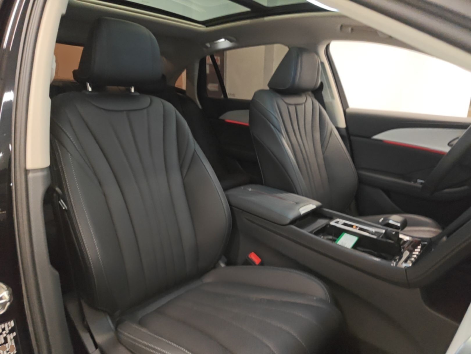 Hongqi H5 2025 2.0T Automatic Flag Edition – 500 000 Units Commemorative Version — снимка 19
