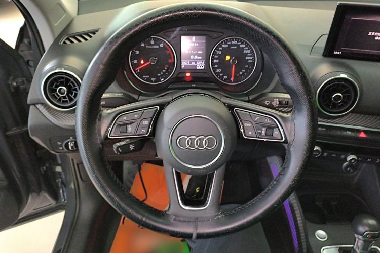 Used Audi Q2L 2020 35 TFSI Fashionable and Elegant Model Steering Wheel