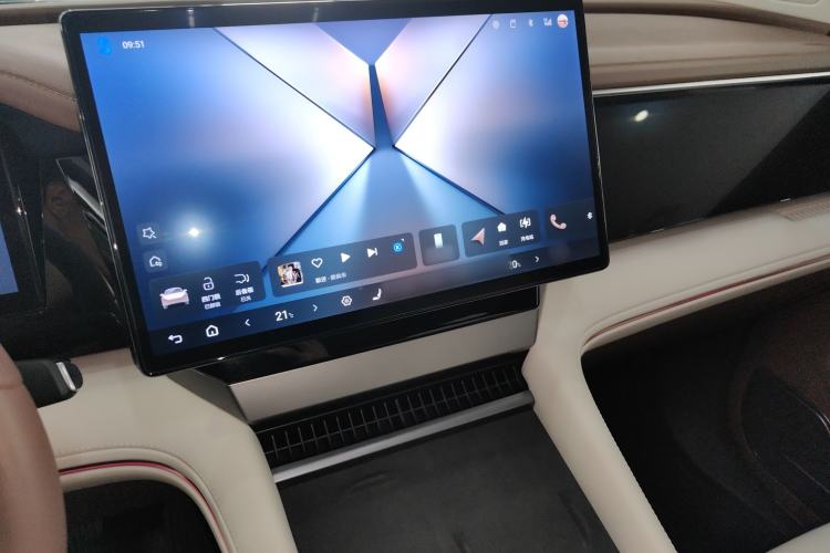 Used BYD Xia 2025 DM-i 1.5T 180km Excellence Model Center Console