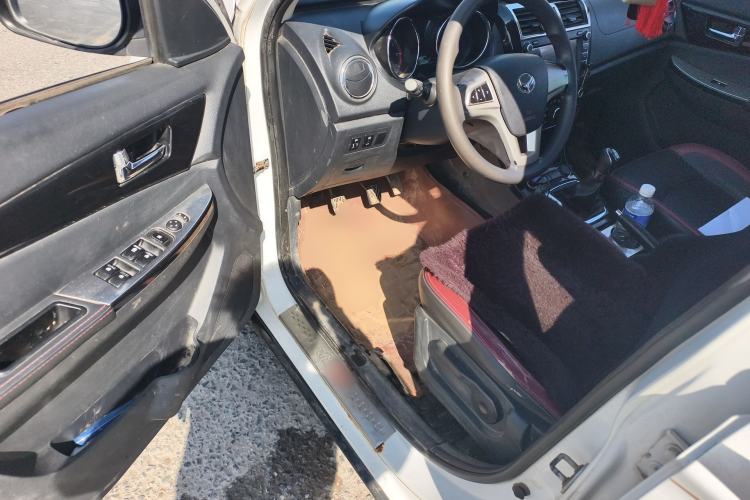 Used HYOSOW S3 2014 1.5L Comfort Version China IV Emission Standard Driver Seat