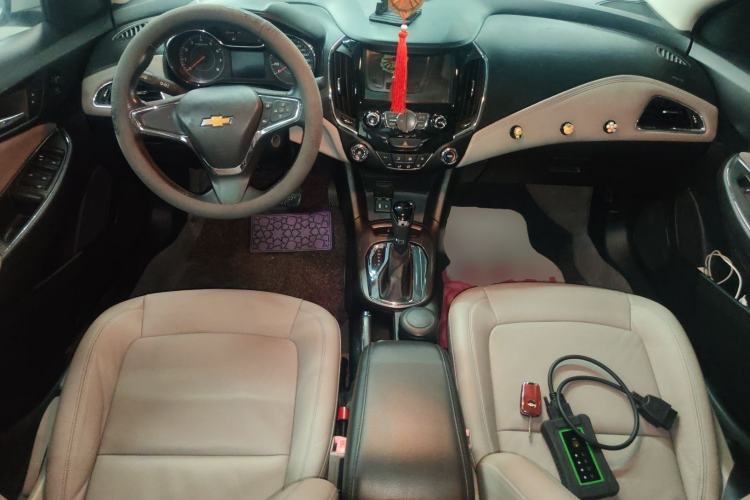 Used Chevrolet Cruze 2015 1.4T DCG Luxury Edition Center Console