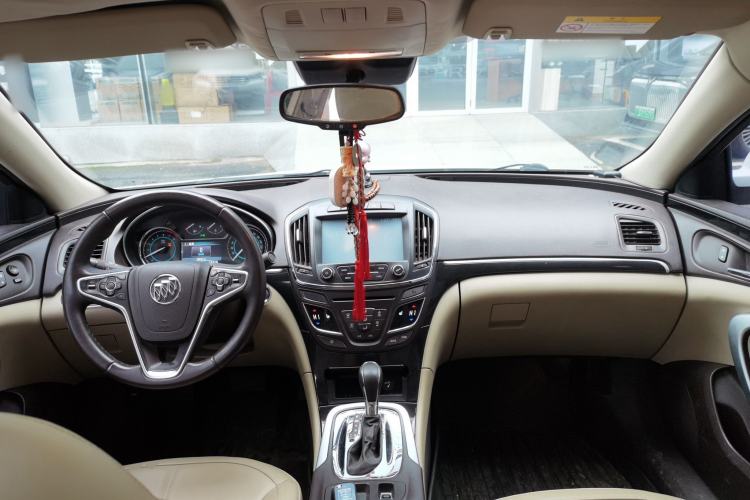 Used Buick Regal 2015 2.0L Elite Fashion Edition Center Console