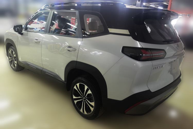 Used Wuling Starlight 560 2026 1.5T CVT Elite Edition Rear Left 45 Deg