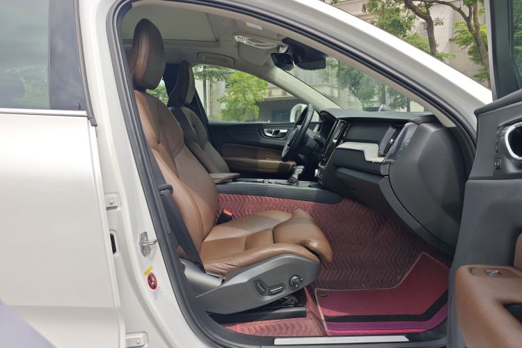 Used Volvo XC60 2020 T5 4x4 Smart Luxury Edition Right Front Seat