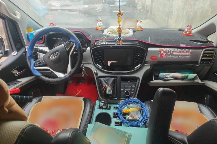 Used JAC Refine M4 2019 Business & Travel Series 2.0L Manual Comfort Model China VI Center Console