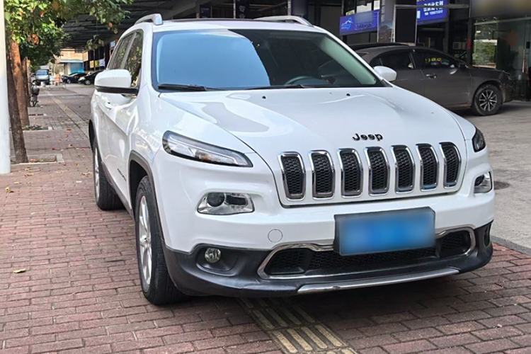 Used Jeep Cherokee 2017 2.0L Superior Edition
