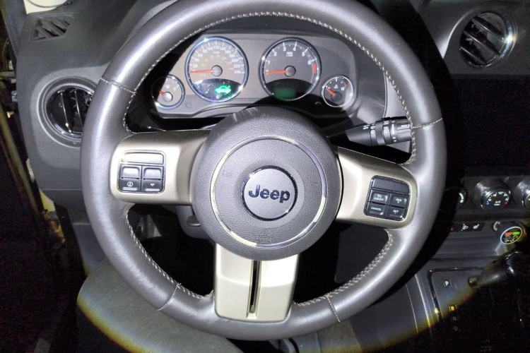 Used Jeep Compass 2013 2.4L four-wheel drive luxury version