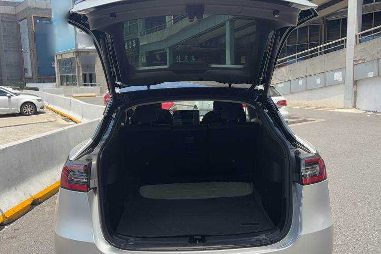 Used Tesla Model Y 2021 Standard Range Rear-Wheel Drive Version Trunk