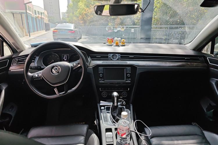 Used Volkswagen Magotan 2018 Facelift 330TSI DSG Luxury Model Center Console