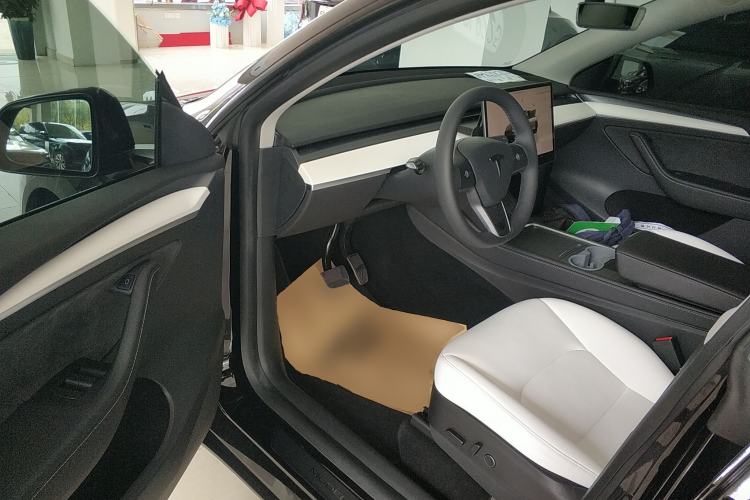 Used Tesla Model Y 2022 Long-Range All-Wheel-Drive Version
