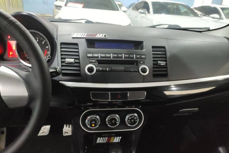 Used Mitsubishi Lancer EX 2016 1.8L CVT Black-and-White Retro Edition