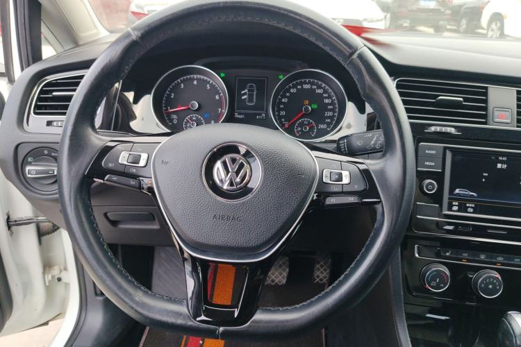 Used Volkswagen Golf 2015 1.4TSI Automatic Luxury Model Steering Wheel