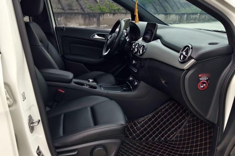 Used Mercedes-Benz B-Class 2018 B 200 Sport Edition Interior 4