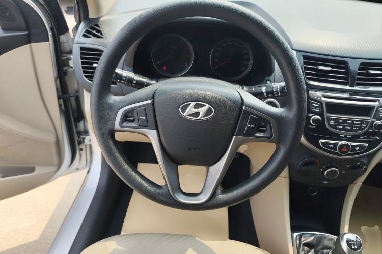 Used Hyundai Verna (older generation) 2014 1.4L Manual Top-Tier Model TOP