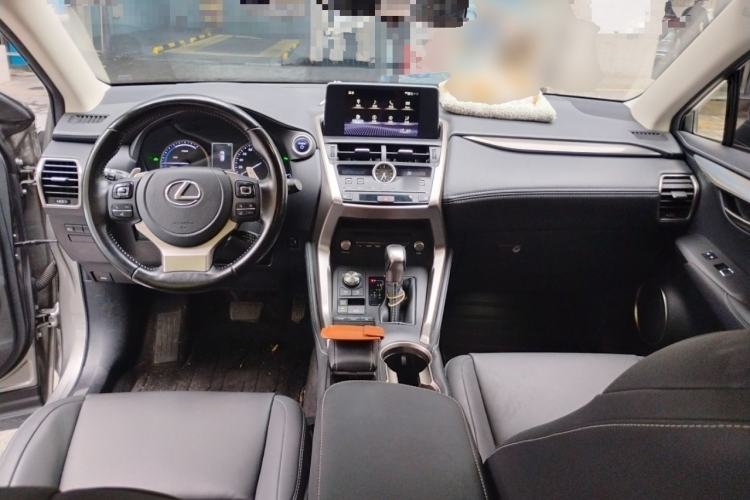 Used Lexus NX 2020 300h Front-Drive FENGSHANG Version China VI Standard Center Console