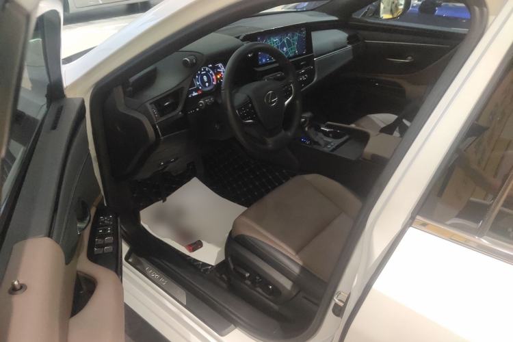 Used Lexus ES 2023 200 Excellence Edition
