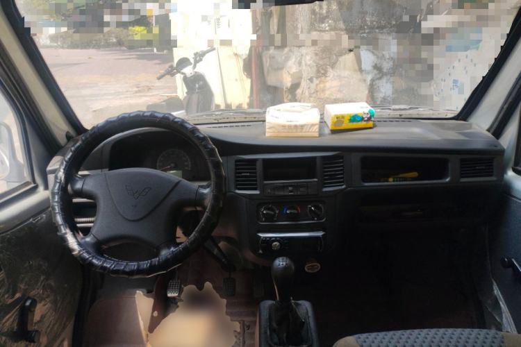 Used Wuling Zhiguang 2015 1.2L Practical LS-I Model Center Console