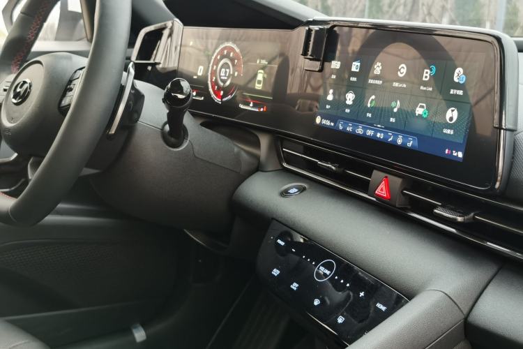 Used Hyundai Elantra 2023 1.5L CVT LUX Prestige Edition
