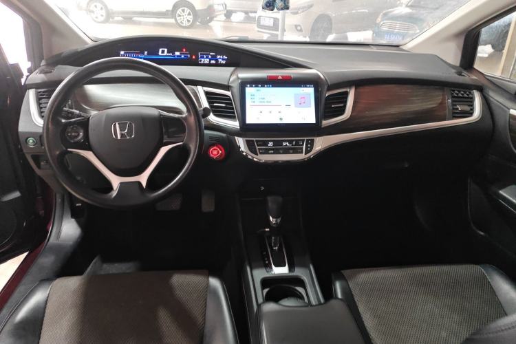 Used Honda Jade 2017 1.8L automatic Comfort version 5 seats Center Console