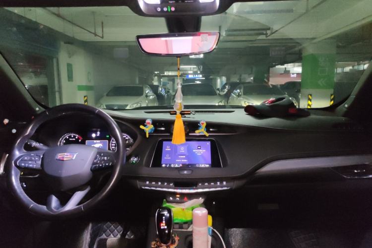 Used Cadillac XT4 2020 28T Two-Wheel-Drive Leading Version Center Console