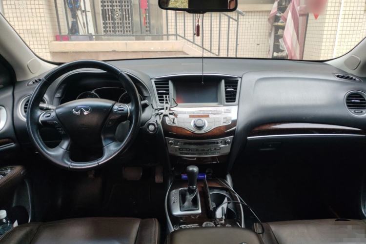 Used Infiniti QX60 2014 2.5 S/C Hybrid All-Wheel-Drive Versatile Edition Center Console