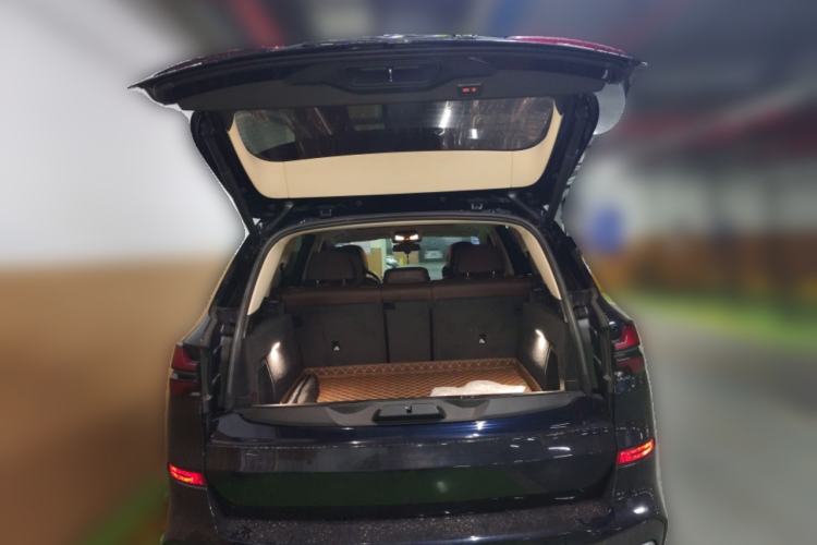 Used BMW X5 2023 xDrive 30Li Luxury M Sport Package
