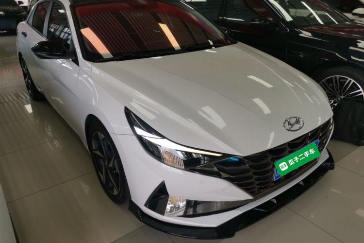 Used Hyundai Elantra 2022 1.5L CVT GLX Elite Edition Front Right 45 Deg