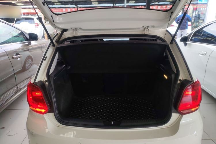 Used Volkswagen Polo 2016 1.6L Automatic Comfort Model Trunk