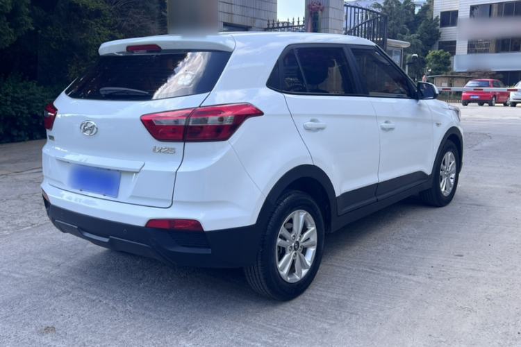 Used Hyundai ix25 2015 1.6L Automatic Two-Wheel Drive Fashionable GS Model Exterior 6