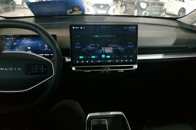 Used Venucia VX6 2023 520 Pro
