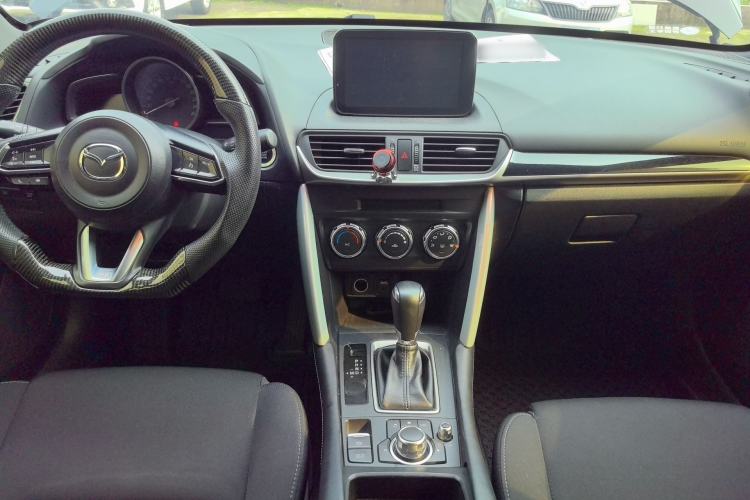 Used Mazda CX-4 2018 2.0L Automatic Two-Wheel Drive Blue Sky Dynamic Version China V Standard Center Console