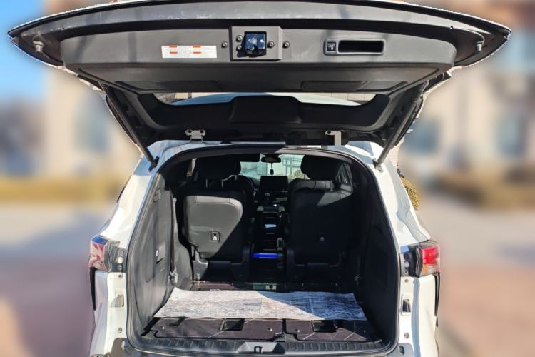 Used Toyota SIENNA 2023 2.5L Hybrid Deluxe Edition Trunk