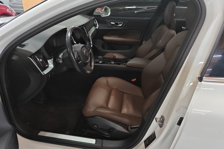 Used Volvo S60 2022 B4 Zhiyi Luxury Edition
