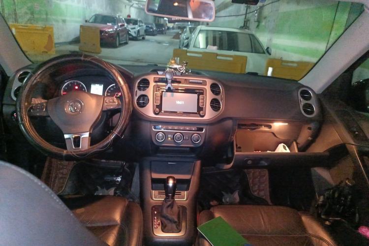 Used Volkswagen Tiguan 2013 1.8 TSI Automatic All-Wheel Drive Luxury Model Center Console