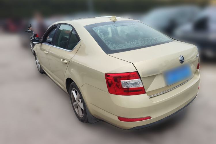Used Skoda Octavia 2015 1.6L Manual Yijun Edition Rear Left 45 Deg