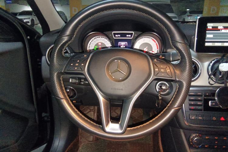 Used Mercedes-Benz GLA 2015 GLA 220 4MATIC Fashion Model
