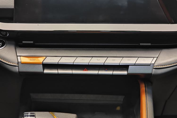 Used CHANGAN UNI-V 2022 1.5T Smart Navigation Version Audio And AC Panel