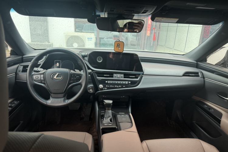 Used Lexus ES 2021 200 Excellence Edition
