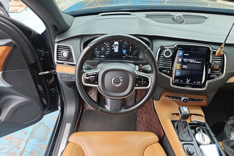 Used Volvo XC90 2018 T6 Prestige 7-Seater Steering Wheel